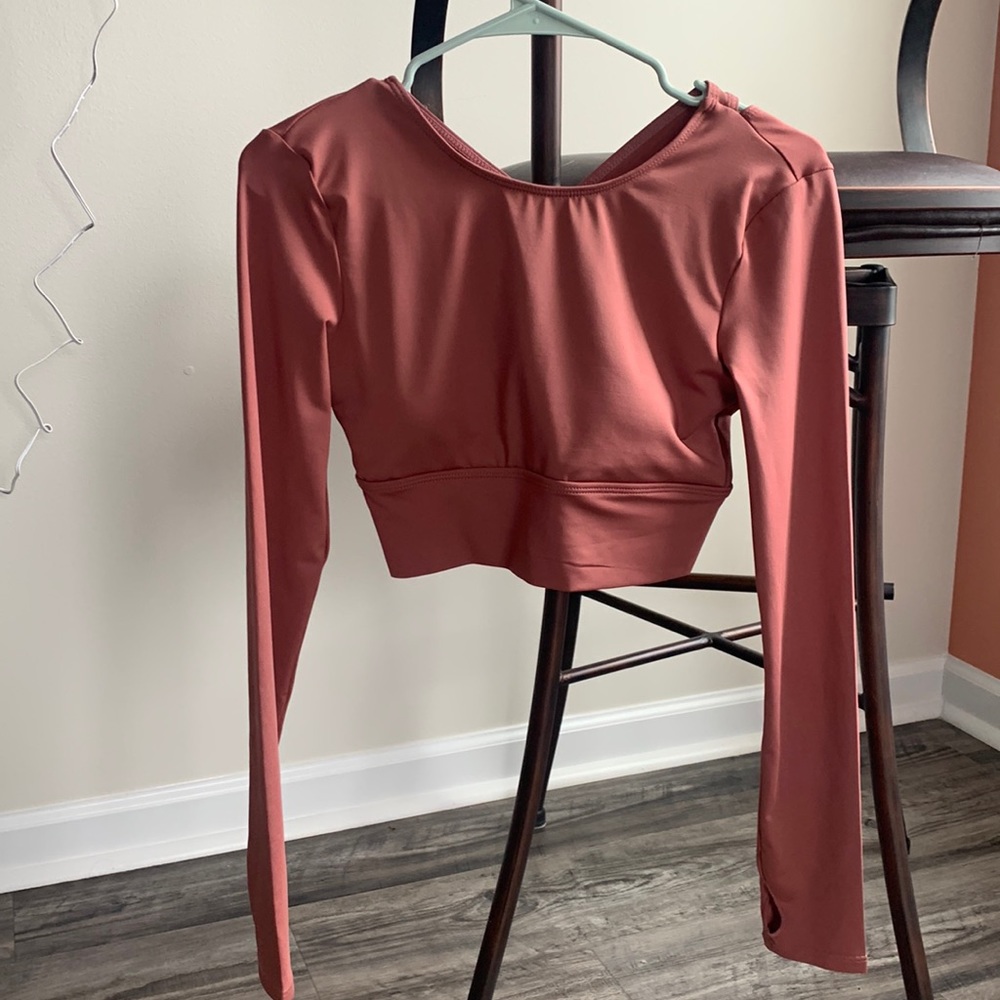 NEVER WORN long sleeve cropped athletic top